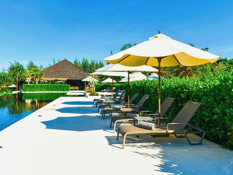 Pool im komfortablen Hotel auf Koh Rong, Kambodscha