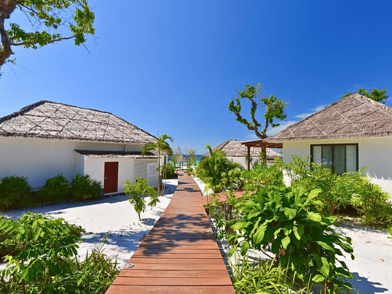 Villas im komfortablen Hotel auf Koh Rong, Kambodscha