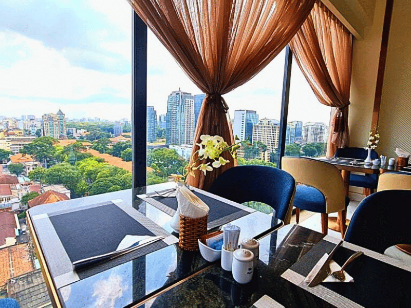 Restaurant im komfortablen Hotel in Saigon