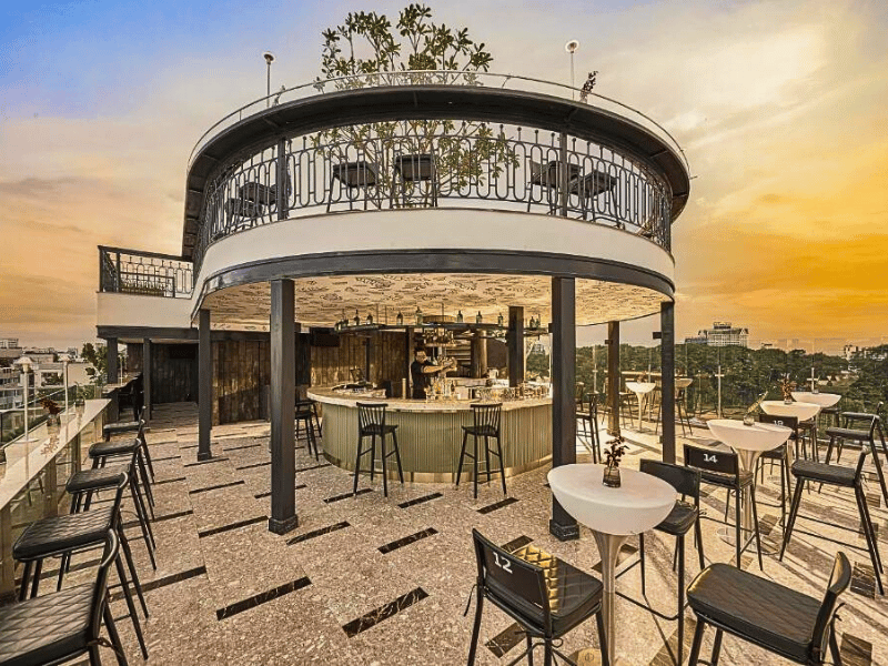 Rooftop Bar im Deluxe Hotel in Saigon