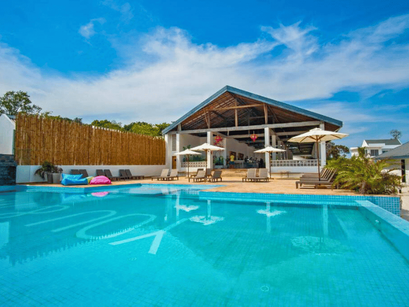 Hotelpool auf Koh Rong Kambodscha