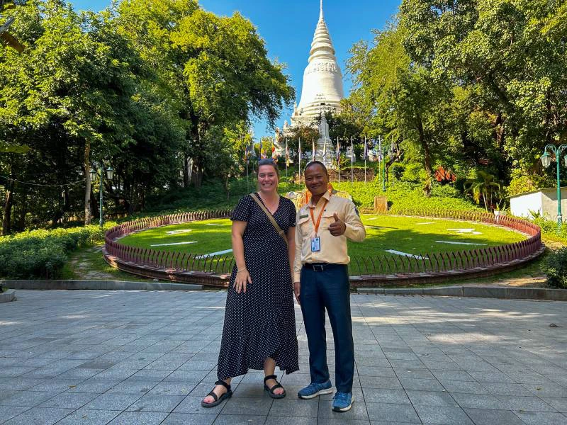 Touristen mit Guide in Phnom Penh, Kambodscha