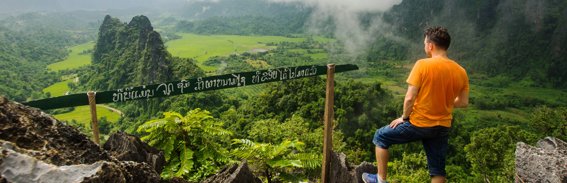 Reisender auf Trekking in Laos und Kambodscha