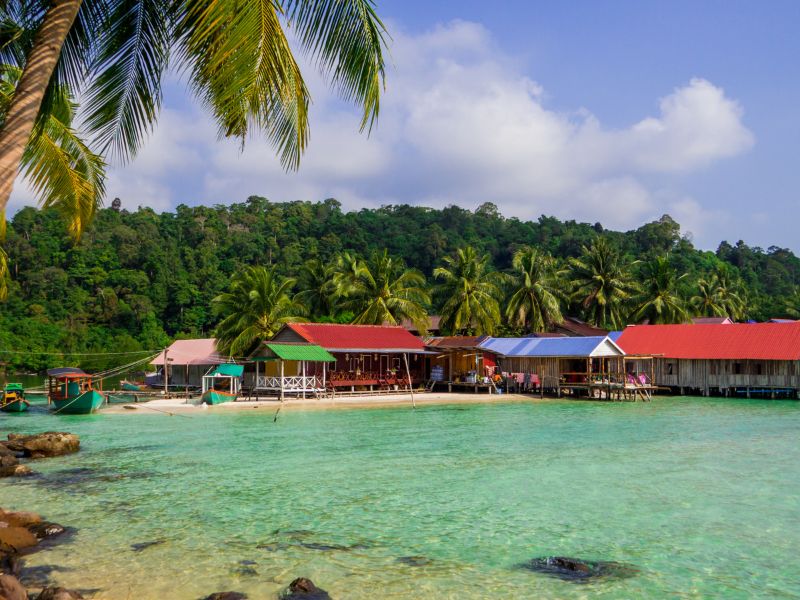 Kleines Dorf auf Koh Rong Samloem in Kambodscha