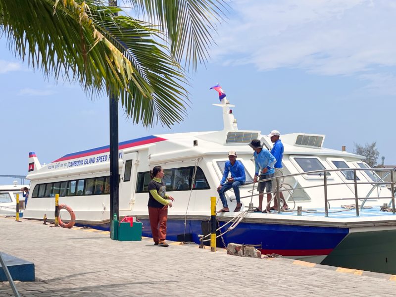 Fähre nach Koh Rong Samloem in Kambodscha