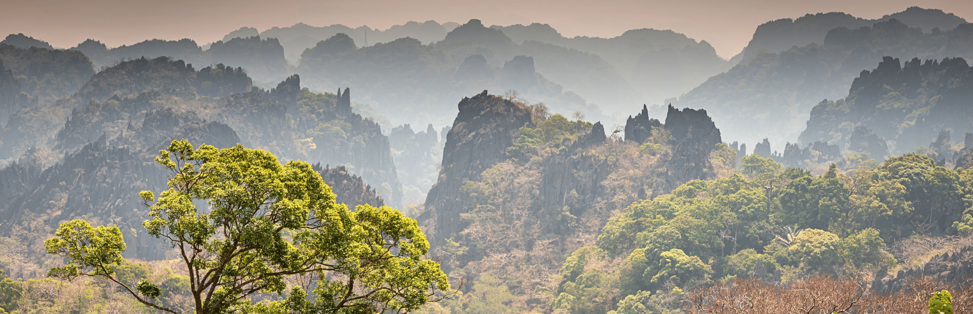 Landschaft bei Thakhek im Süden von Laos