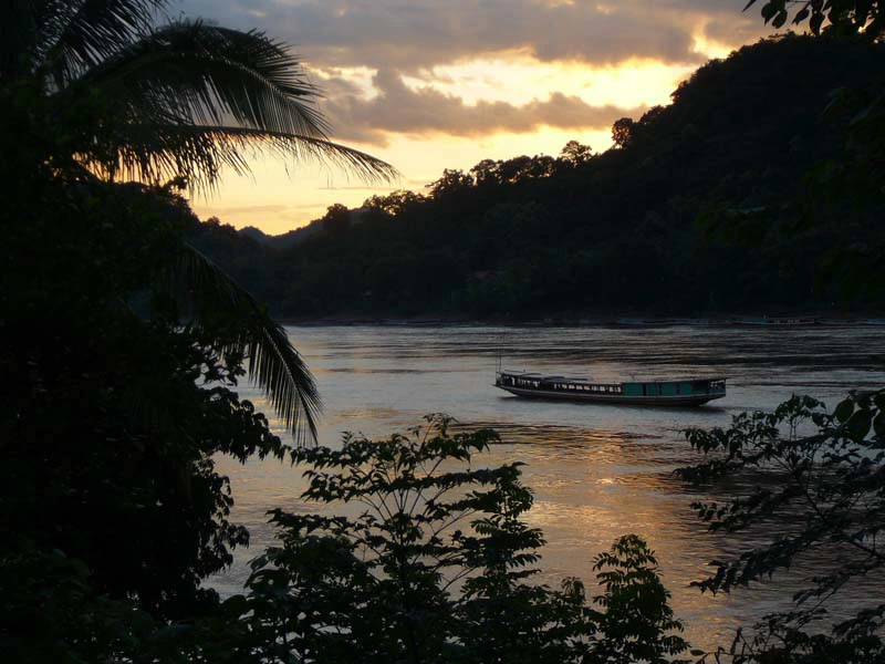 Sonnenuntergang über dem Mekong in Laos