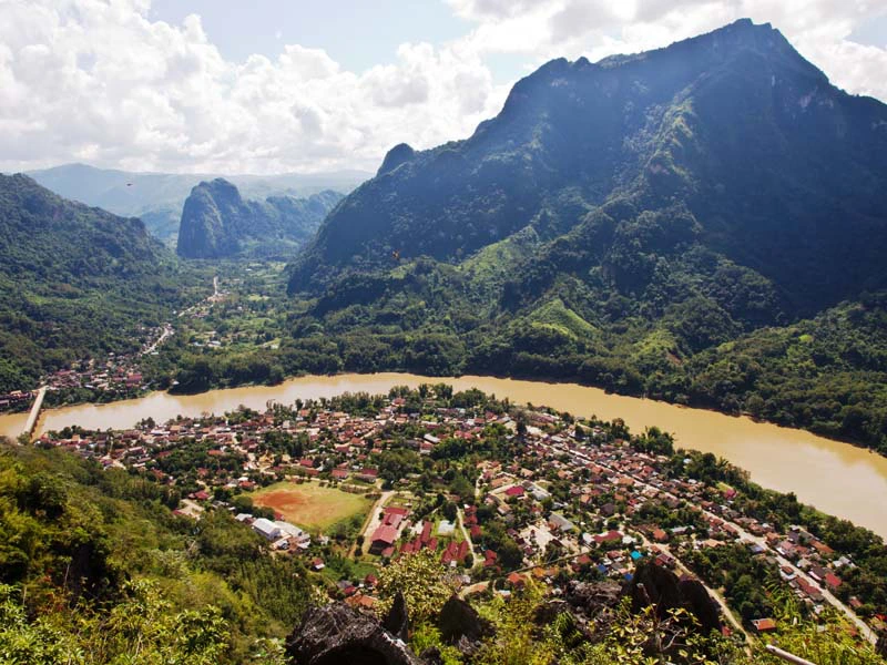 Ausblick auf Nong Khiaw in Laos