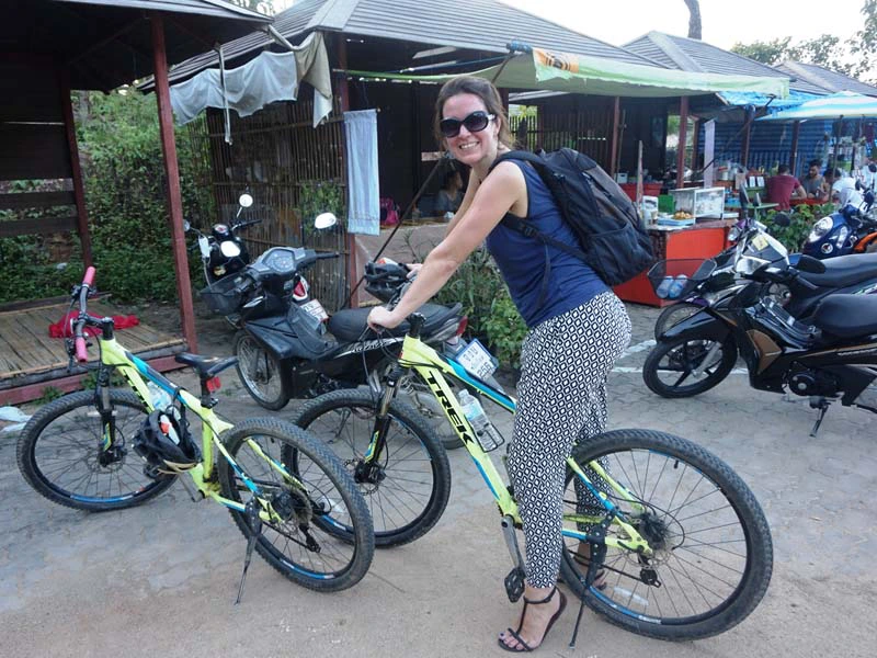 Tourist auf dem Fahrrad in Vientiane, Laos