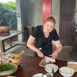 Reisespezialistin Hanna beim Kochkurs in Laos