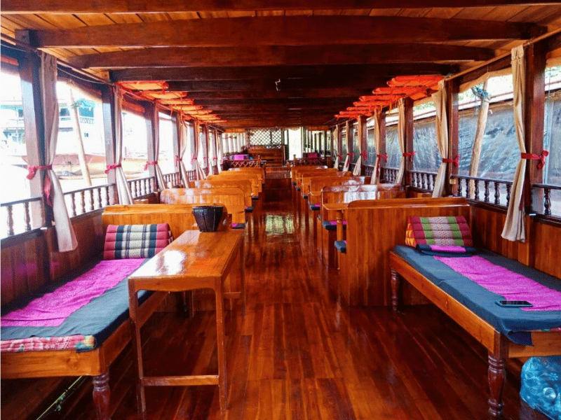 Ausstattung auf dem Flusskreuzfahrtschiff in Laos