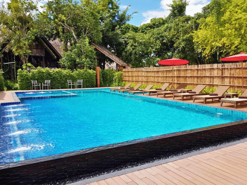 Pool im Hotel in Chiang Rai