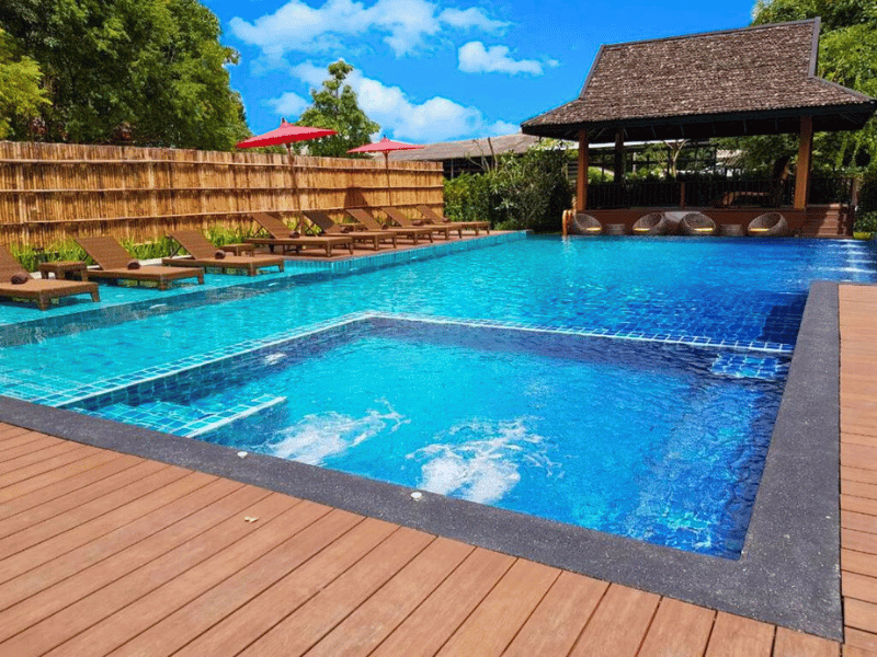 Pool in Chiang Rai bevor Sie nach Laos reisen