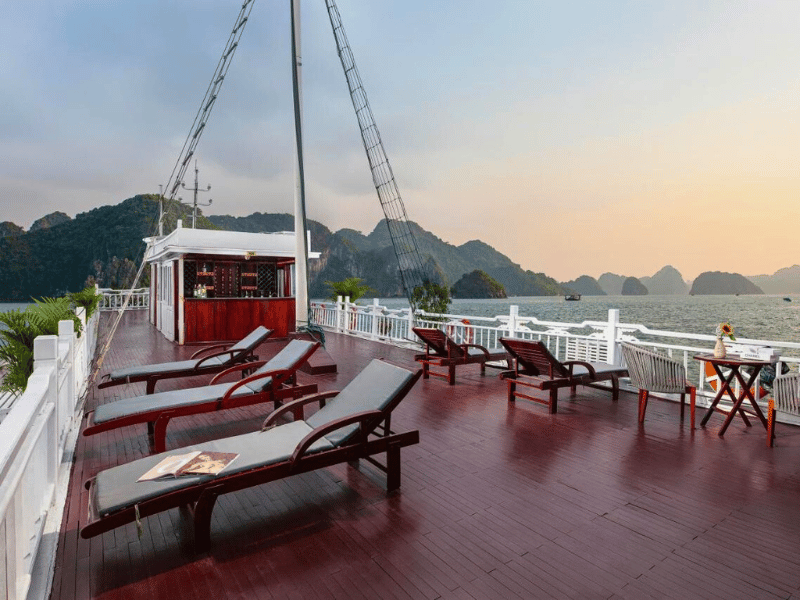 Deck des Cruise Bootes in die Halong Bucht