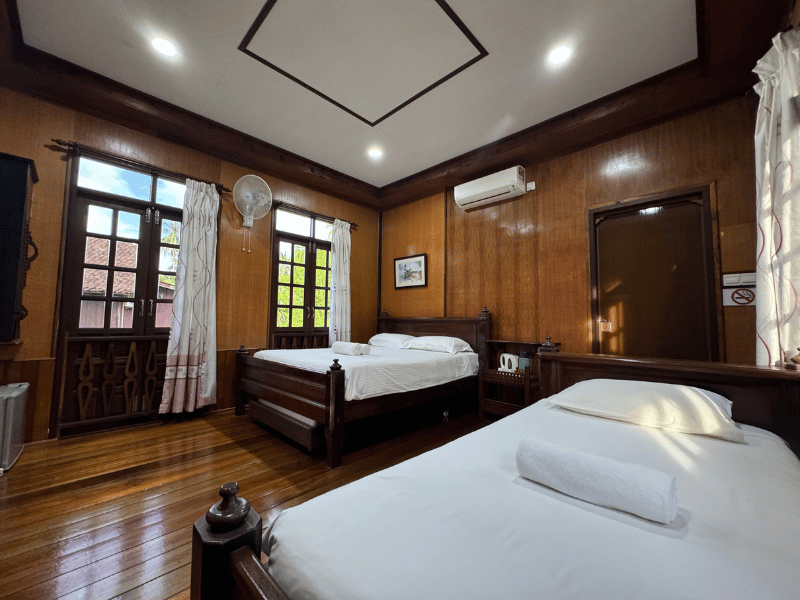 Zimmer im Holzchalet bei Kota Bharu, Malaysia