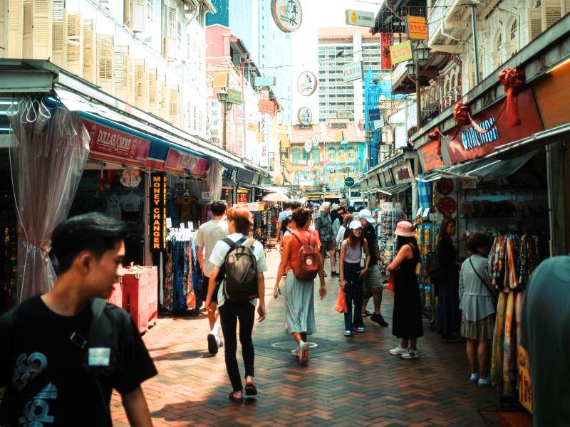 Belebte Straße in China Town in Singapur