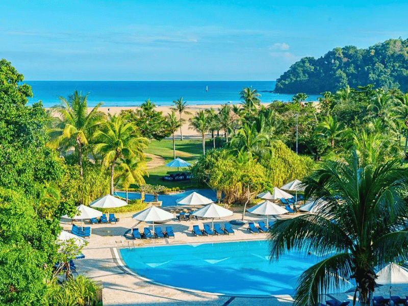 Pool im Strandhotel von Kota Kinabalu, Borneo