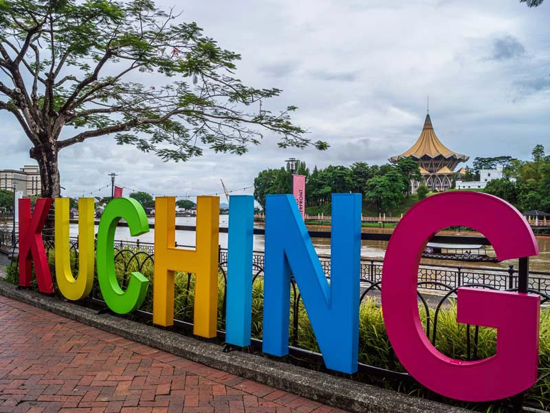 Buntes Zeichen in Kuching, Borneo