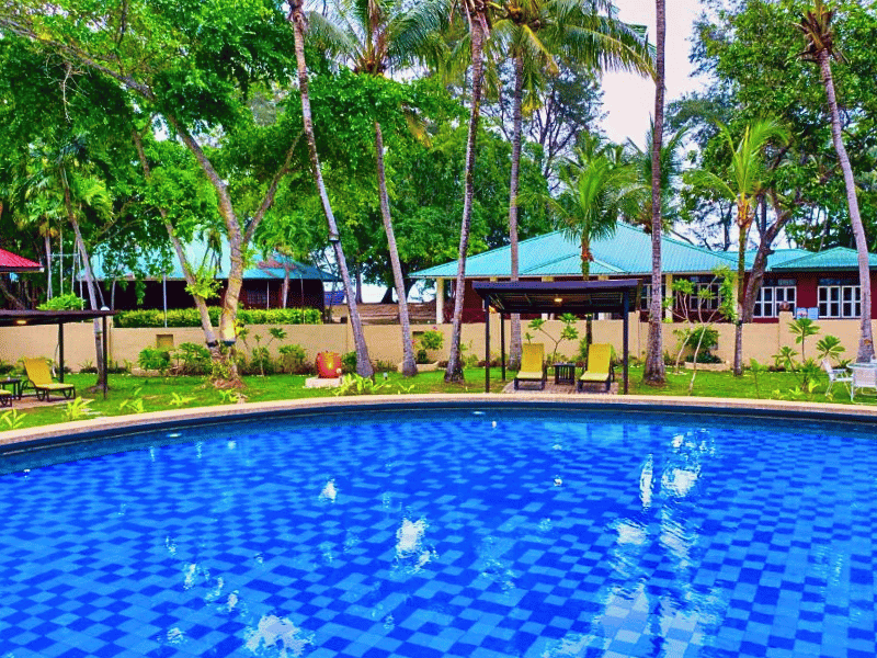 Pool im Resort auf Manukan Island, Borneo