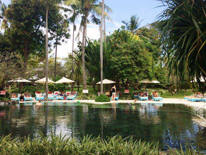 Poolbereich in Sanur