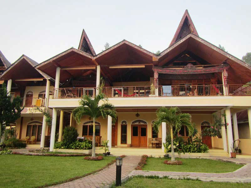 Samosir Unterkunft im Stil eines Batak Dorfes