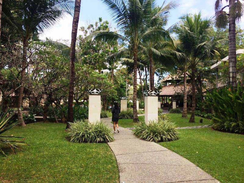 Ăśppige Gartenanlage des Komforthotels in Sanur