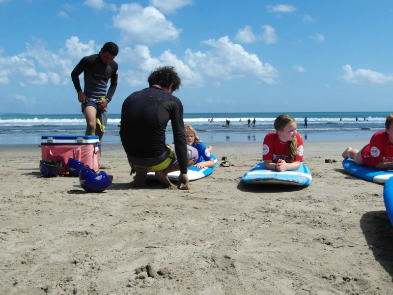 Einweisung beim Surfkurs