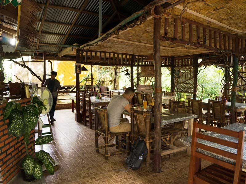 Restaurant der Unterkunft in Tangkahan