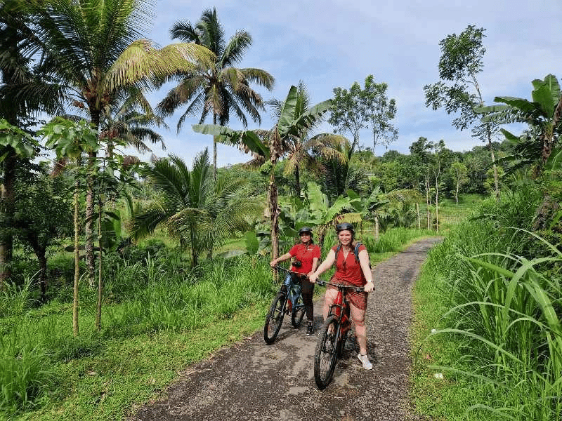 Radfahren bei Tetebatu in Indonesien