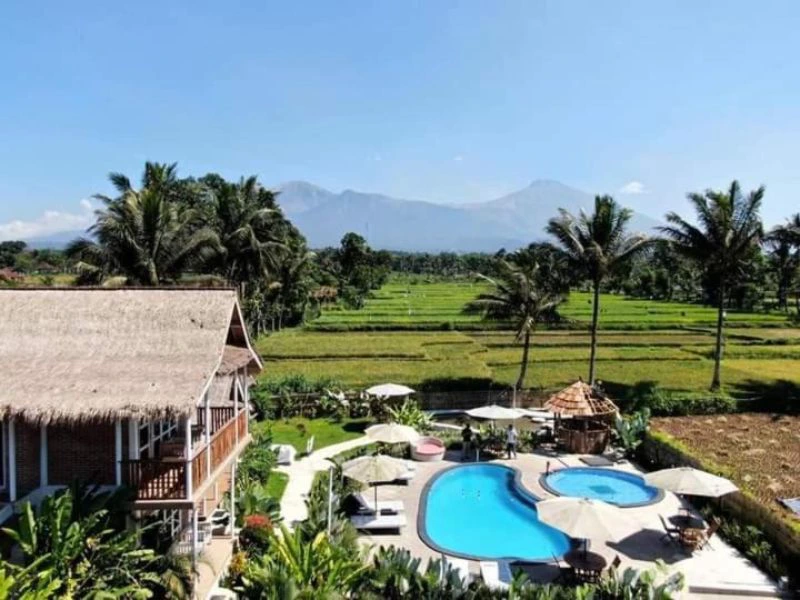 Hotelpool in Tetebatu, Indonesien
