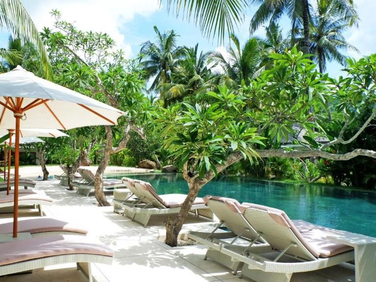 Pool im Bungalow-Resort in Kuta, Lombok