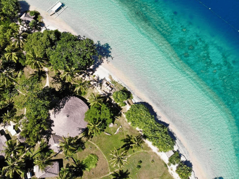 Ecolodge am Strand von Gili Asahan, Indonesien