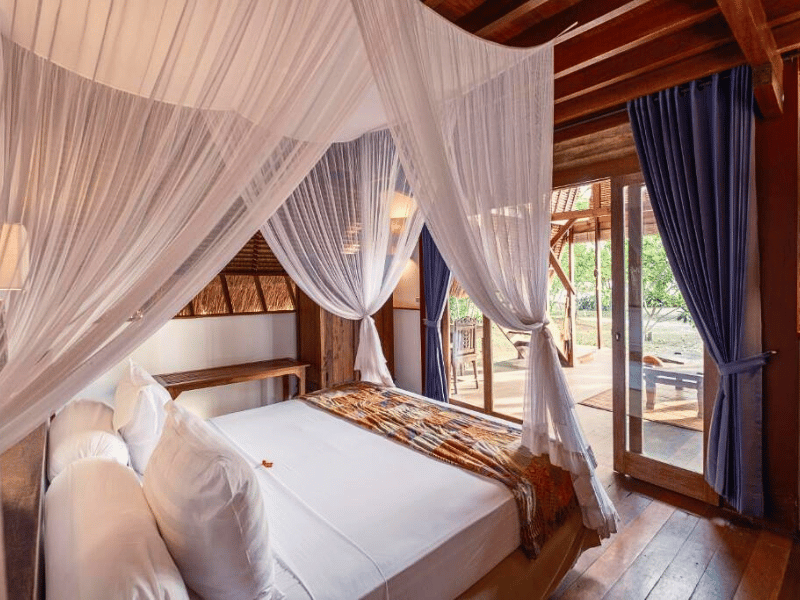 Zimmer in der Ecolodge am Strand von Gili Asahan, Indonesien
