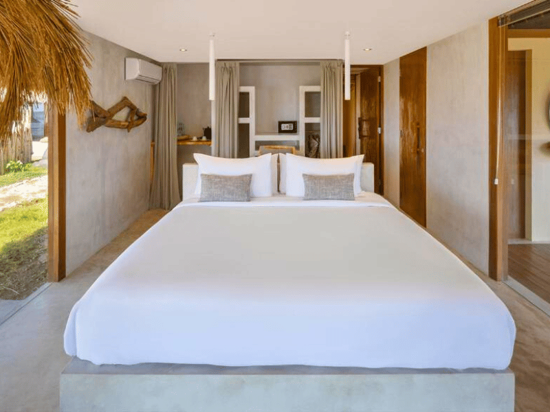 Zimmer im komfortabelen Bungalow Resort am Strand von Gili Asahan, Indonesien