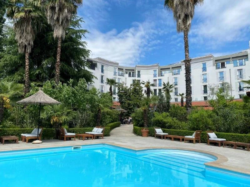 Pool vom Komforthotel in Tirana Albanien