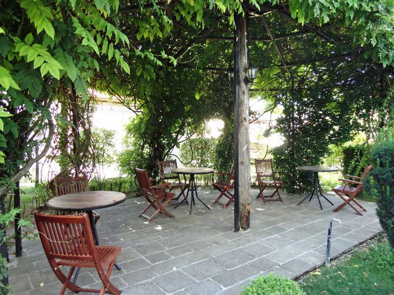 Innenhof in Gjirokastra Albanien