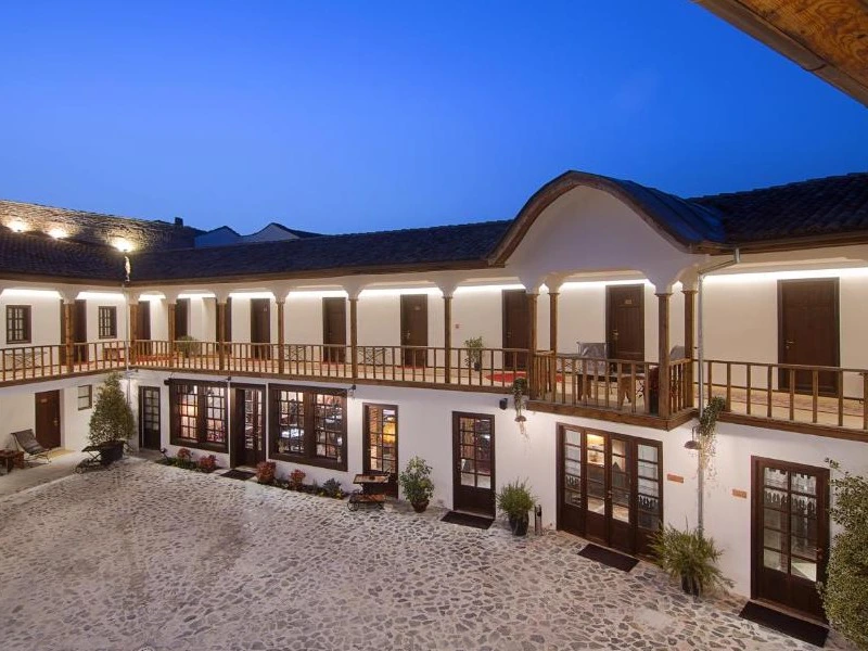 Hotelfassade in Korca Albanien