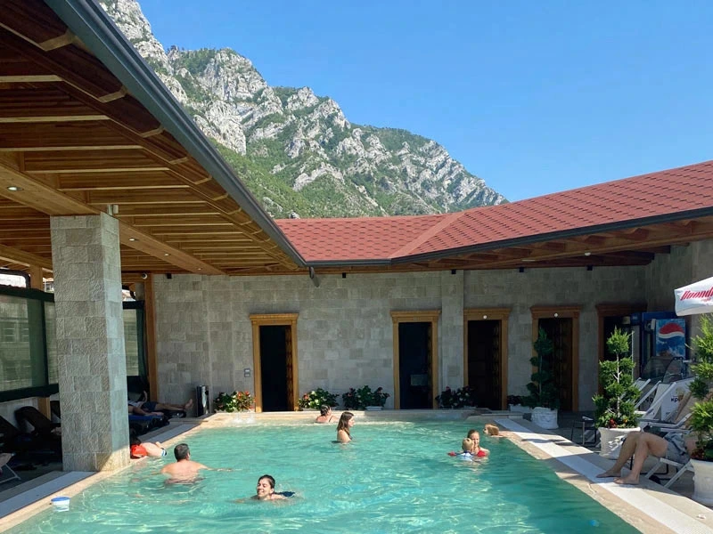 Hotelpool in Kruja Albanien