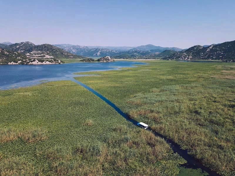 Kanal am Komansee Albanien