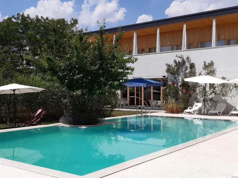Hotelpool in Gracanica Kosovo