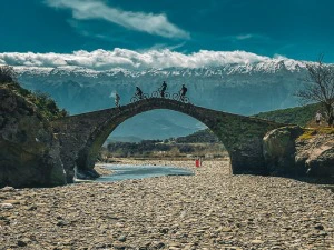 Brücke über Fluss