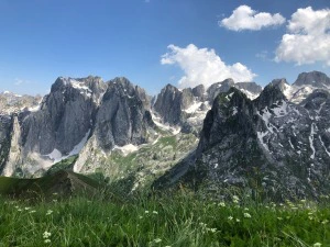 Sicht auf die Landschaft in Lepushe Albanien