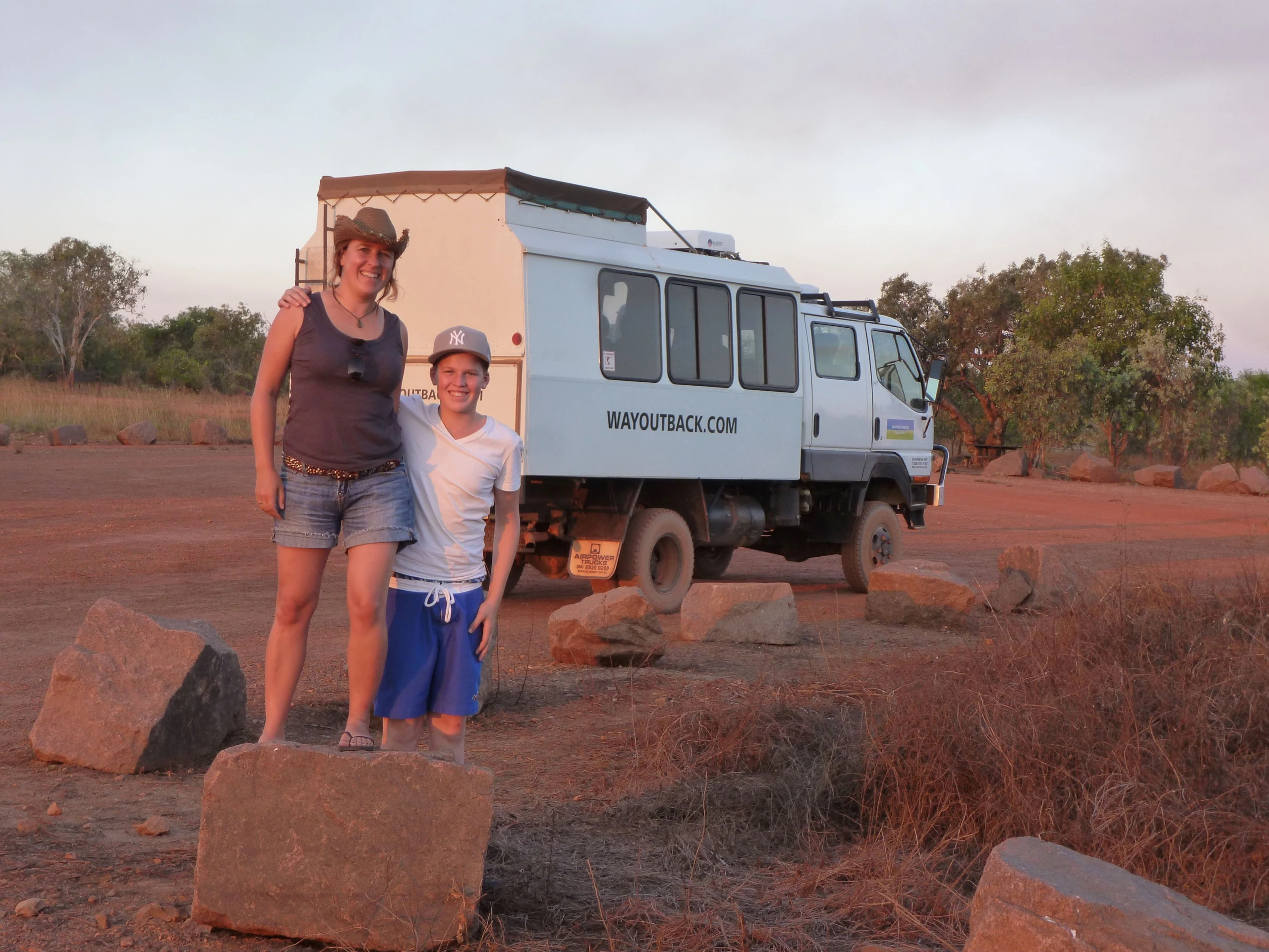 Familie unterwegs im Outback