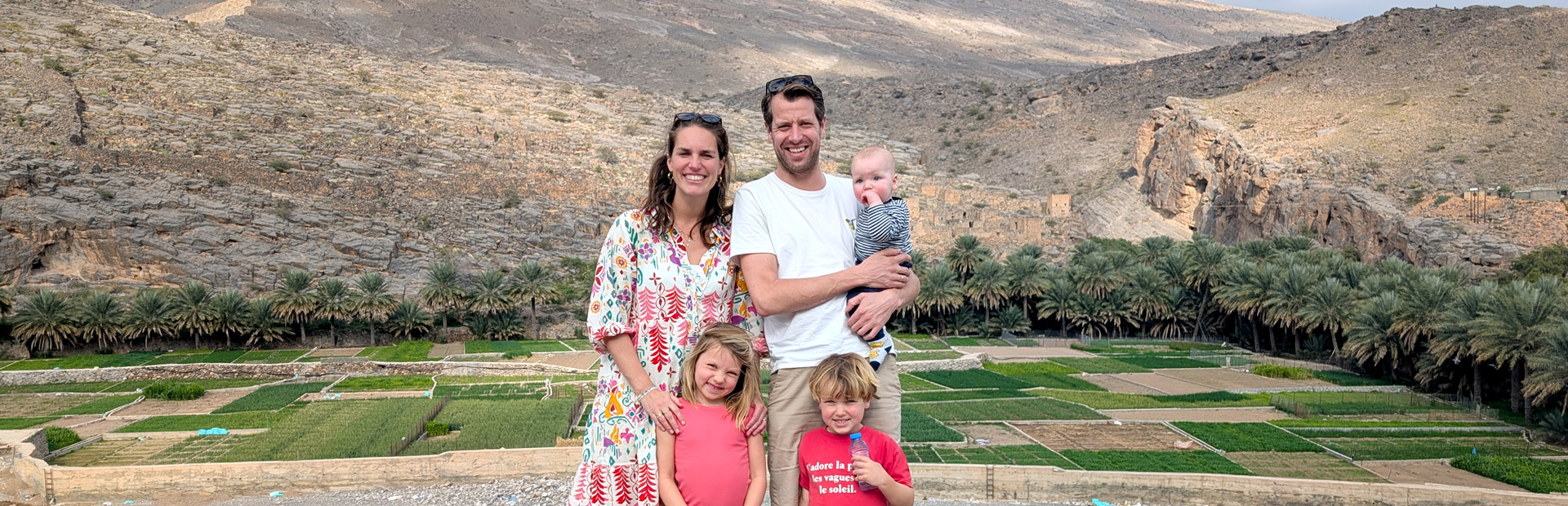 Familie in Wüste von Oman