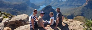 Familie an der Panoramaroute in Südafrika