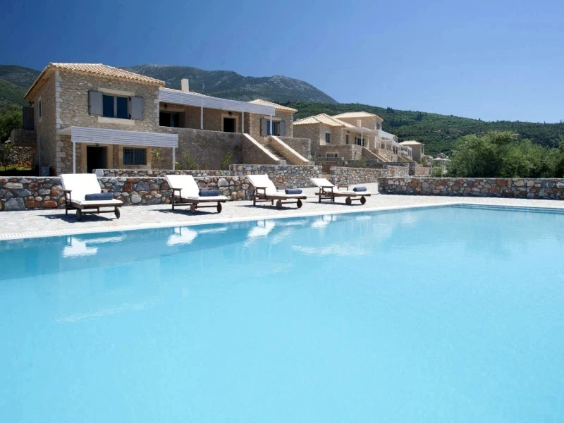 Poolanlage in Stoupa