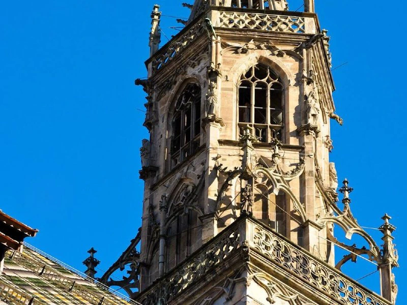 Familienreise Italien Bozen Turm