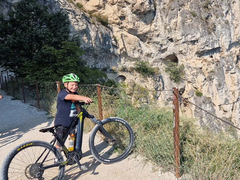 Kind Mountainbike-Tour am Gardasee