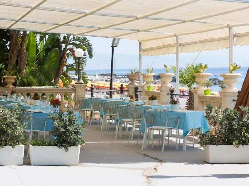 Terrasse im Hotel in Giardini Naxos, Italien