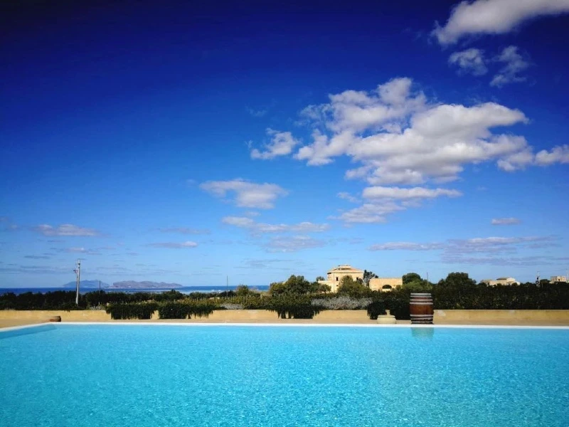 Poolbereich Ihres Hotels in Marsala, Italien